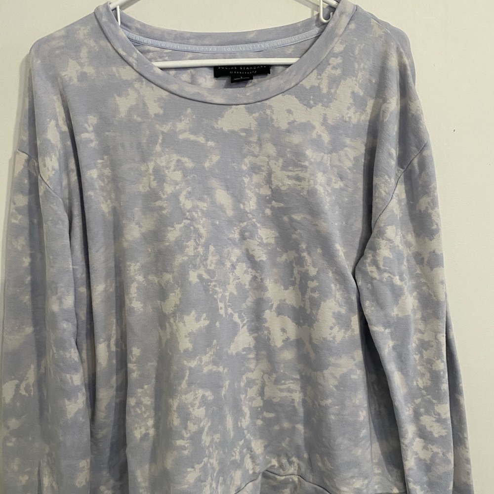 Gray and White Tie-Dye Sweatshirt